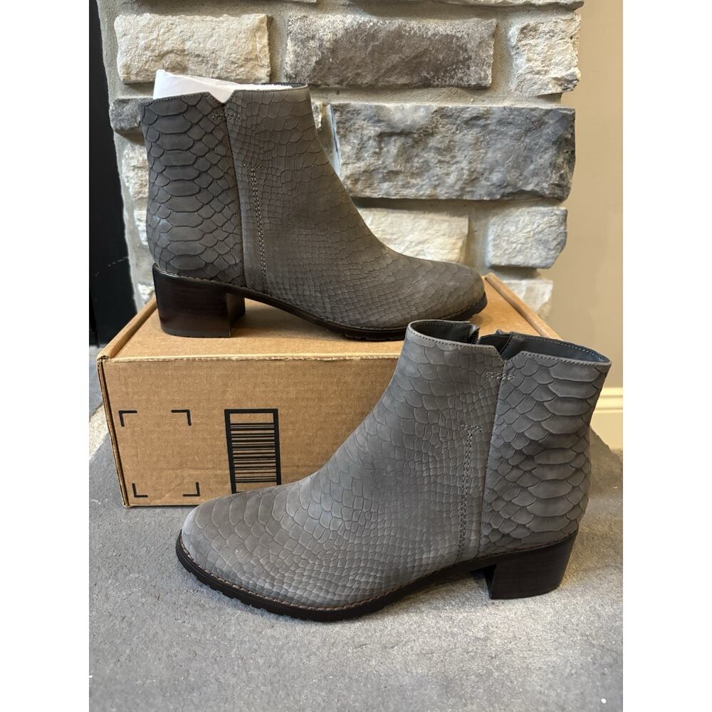 New Vaneli Udette Boots Gray Snake Effect Women's Size US 9.5N